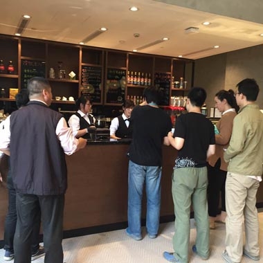 惠普员工现场进行品鉴 惠普员工现场进行品鉴