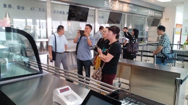 参观奔驰餐厅 参观奔驰餐厅