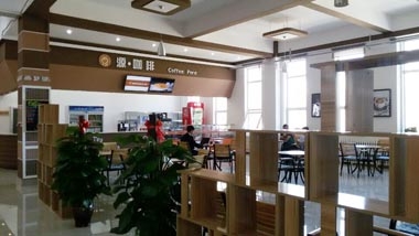 餐厅里的“咖啡吧” 餐厅里的“咖啡吧”